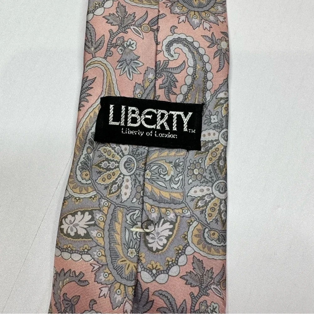 LIBERTY OF LONDON Pink Paisley Silk Tie